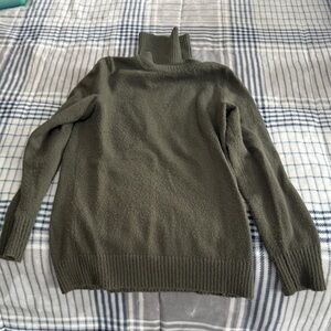 GAP Olive Green Turtleneck Sweater